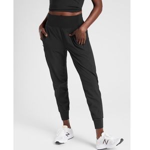 NWT Athleta distance jogger
